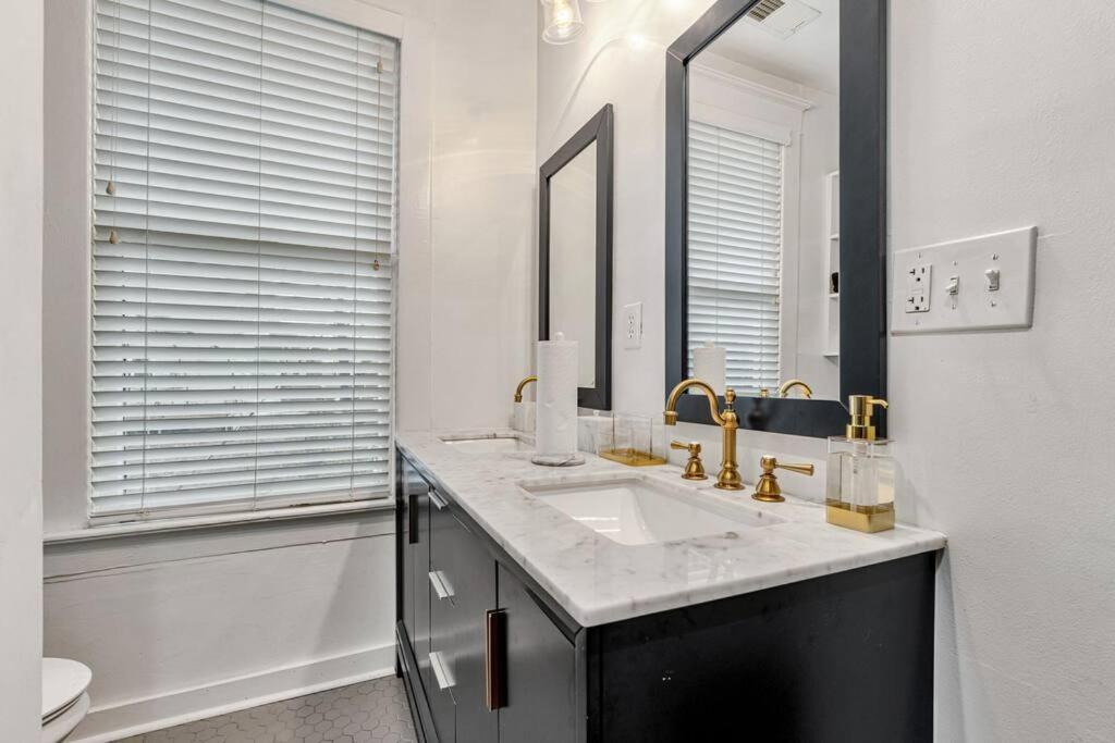 Exquisite Two-Story Home Located In Midtown Μέμφις Εξωτερικό φωτογραφία
