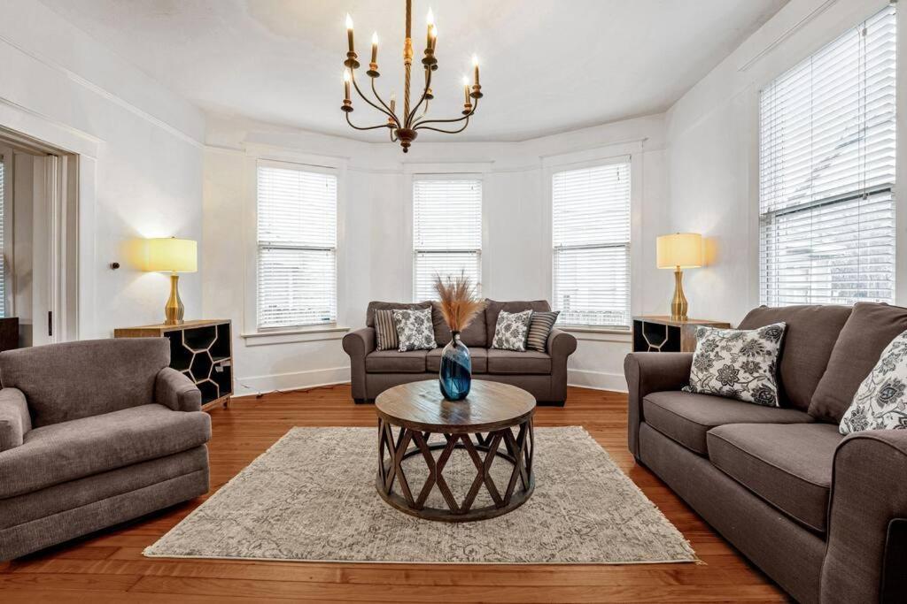 Exquisite Two-Story Home Located In Midtown Μέμφις Εξωτερικό φωτογραφία